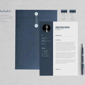 Puede incluir: Una plantilla de curr&iacute;culum vitae profesional con una carta de presentaci&oacute;n, sobre y papeler&iacute;a a juego. El dise&ntilde;o presenta una combinaci&oacute;n de colores azul marino y blanco, con una foto de una persona y el nombre "Jonathan Horas" en la parte superior. Incluye un bol&iacute;grafo y clips.