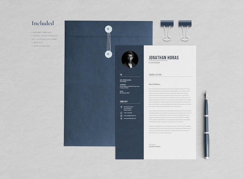 Puede incluir: Una plantilla de curr&iacute;culum vitae profesional con una carta de presentaci&oacute;n, sobre y papeler&iacute;a a juego. El dise&ntilde;o presenta una combinaci&oacute;n de colores azul marino y blanco, con una foto de una persona y el nombre "Jonathan Horas" en la parte superior. Incluye un bol&iacute;grafo y clips.