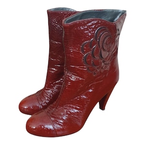 90s Miss Sixty patent dark red boots with flower design - Burgundy floral 60s style ankle boots -unique y2k sixties booties Size EU 38 UK 5