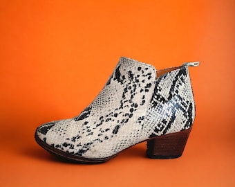 Beautiful designer Emma Go leather snakeskin boots - mid vintage snake skin cowboy ankle boots - gift for girl her wife - uk size 5 / eu 3