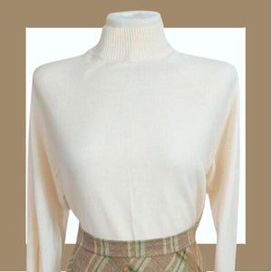 Vintage 60s 70s St Michael turtleneck sweater  -1960s 1970s fitted beige retro mock mod turtle neck knit cream pullover top size 14 16 18 UK