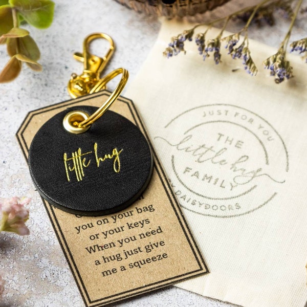 Little hug keyring by Daisydoors. Leather key ring hug. The cutest gift for Mother's Day, birthday, Fathers Day, Key ring Pocket hug