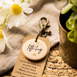 Colección de llaveros Little hug de Daisydoor Crafts. 7 abrazos diferentes, Navidad, abrazo de bolsillo, San Valentín, día de la madre, recupérate pronto