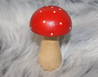 Pilz Fliegenpilz Holz rot weiß