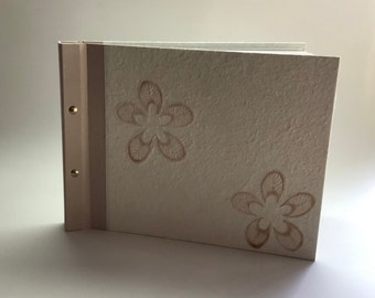 Fotoalbum - handgeschöpftes Papier  mit Blüteneinlage