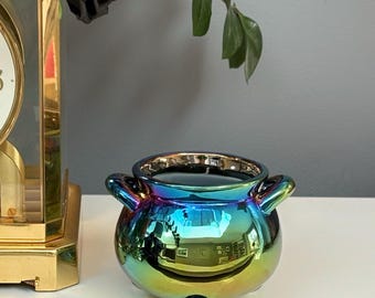 Cauldron Candle: Iridescent Goth Halloween Decor - Gentle Vanilla Scent