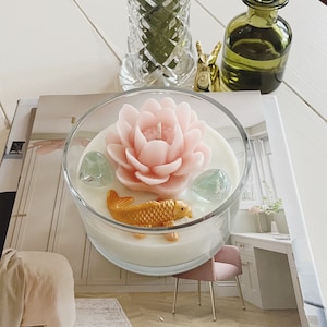 Lotus Flower und Lucky Koi Soya-Wachs-Kerze - Wunderschönes Wohndekor-Element in verschiedenen Düften - Super Einzigartiges Geschenk