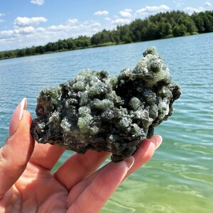 PREHNIT, tiefgrüner Botryoidal, Imilchil Cercle, Provinz Midelt, Marokko