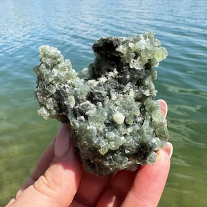 PREHNIT, tiefgrüner Botryoidal, Imilchil Cercle, Provinz Midelt, Marokko
