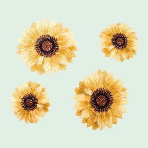 Peut inclure: Quatre écussons brodés en forme de tournesol avec des pétales jaune doré et des centres brun foncé. La broderie présente des motifs de points détaillés qui créent un aspect texturé pour chaque tête de fleur individuelle dans ce lot de quatre.