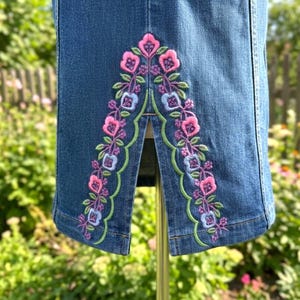 Floral Scallop Edge Side Cut Machine Embroidery Design, Perfect for enhancing tops, dresses, or tunics, 4 Sizes, Instant Download