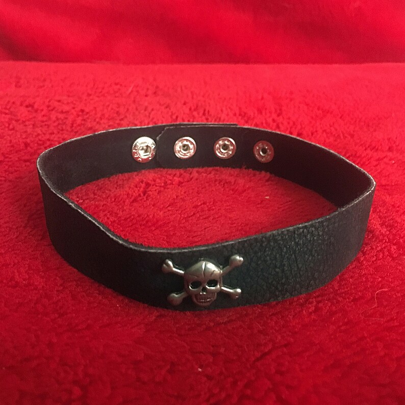 Sheep Leather /'/'Skull /& Bones/'/' Choker ~ Collar ~ Gothic Jewellery