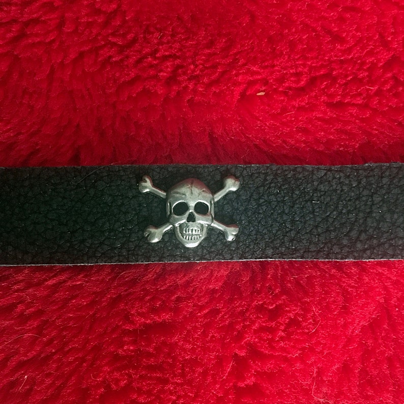 Sheep Leather /'/'Skull /& Bones/'/' Choker ~ Collar ~ Gothic Jewellery
