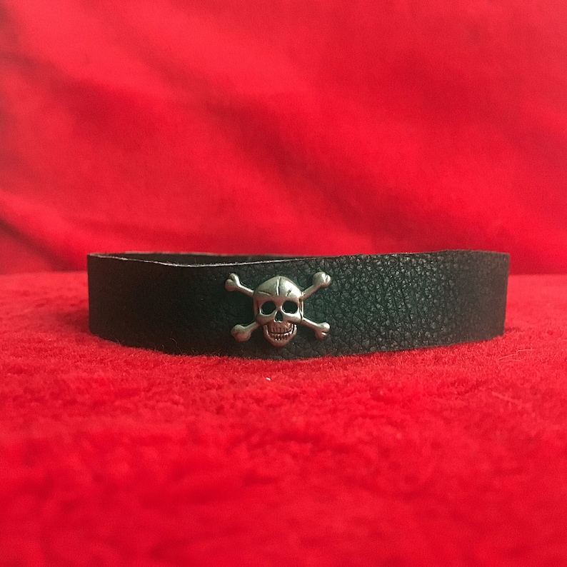 Sheep Leather /'/'Skull /& Bones/'/' Choker ~ Collar ~ Gothic Jewellery