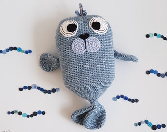 Crochet pattern > Cuddly Buddy No.8 Robbe Ruby <
