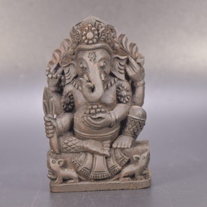 Hinduism, wooden Lord Ganesh Ganesha Blessing Ganpati Worship Elephant Statue Handmade antique fabulous figurine sitting meditation, Nepal