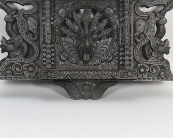 手彫りのアンティーク木製窓 - ネパールの Newari Aankhijhyal - Etsy 日本