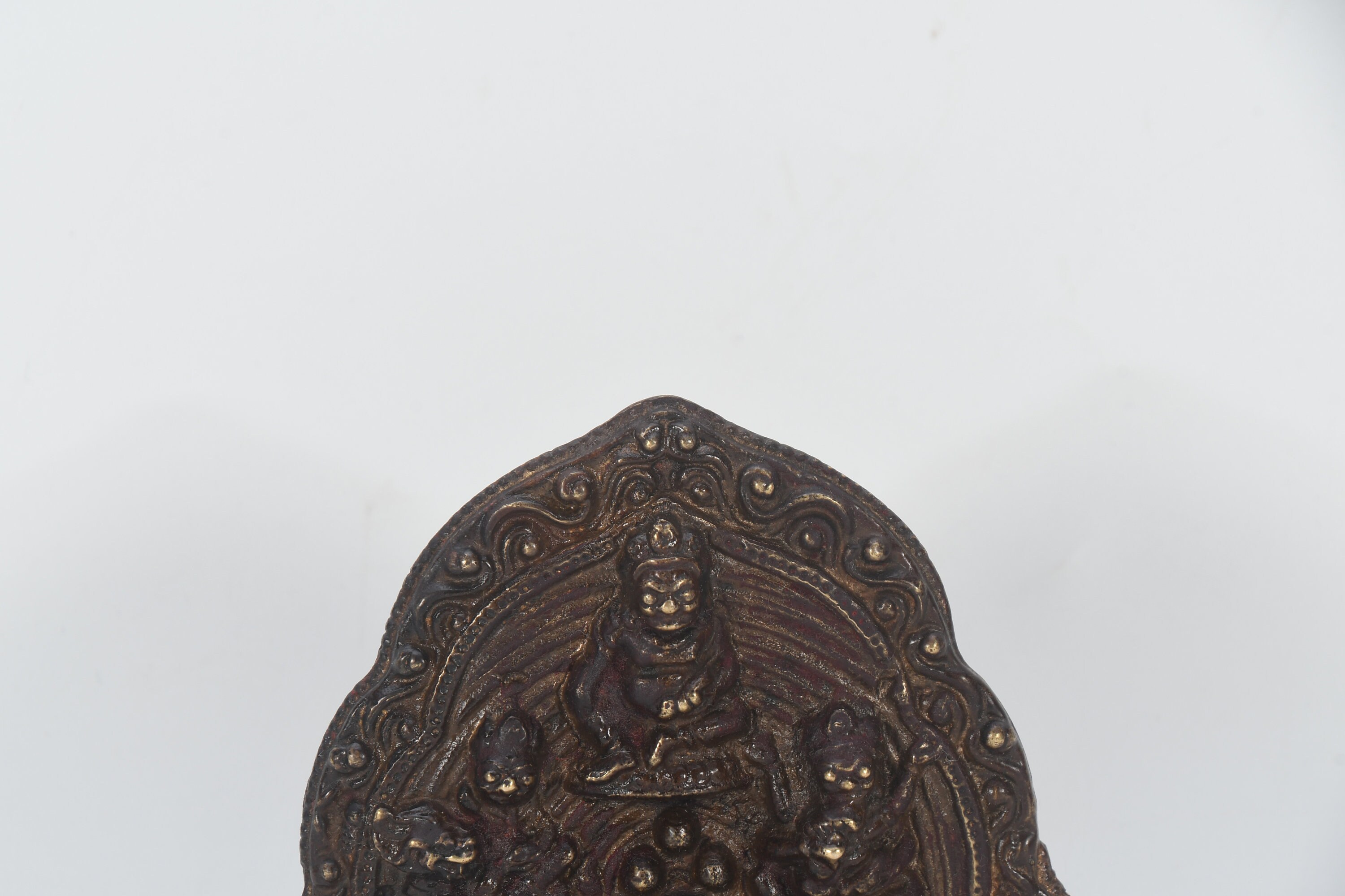 バイラヴァ面　チベット美術　金属製 彫刻面 黒と金　アンティーク バイラヴァ面 チベット美術 金属製 彫刻面 黒と金 アンティーク