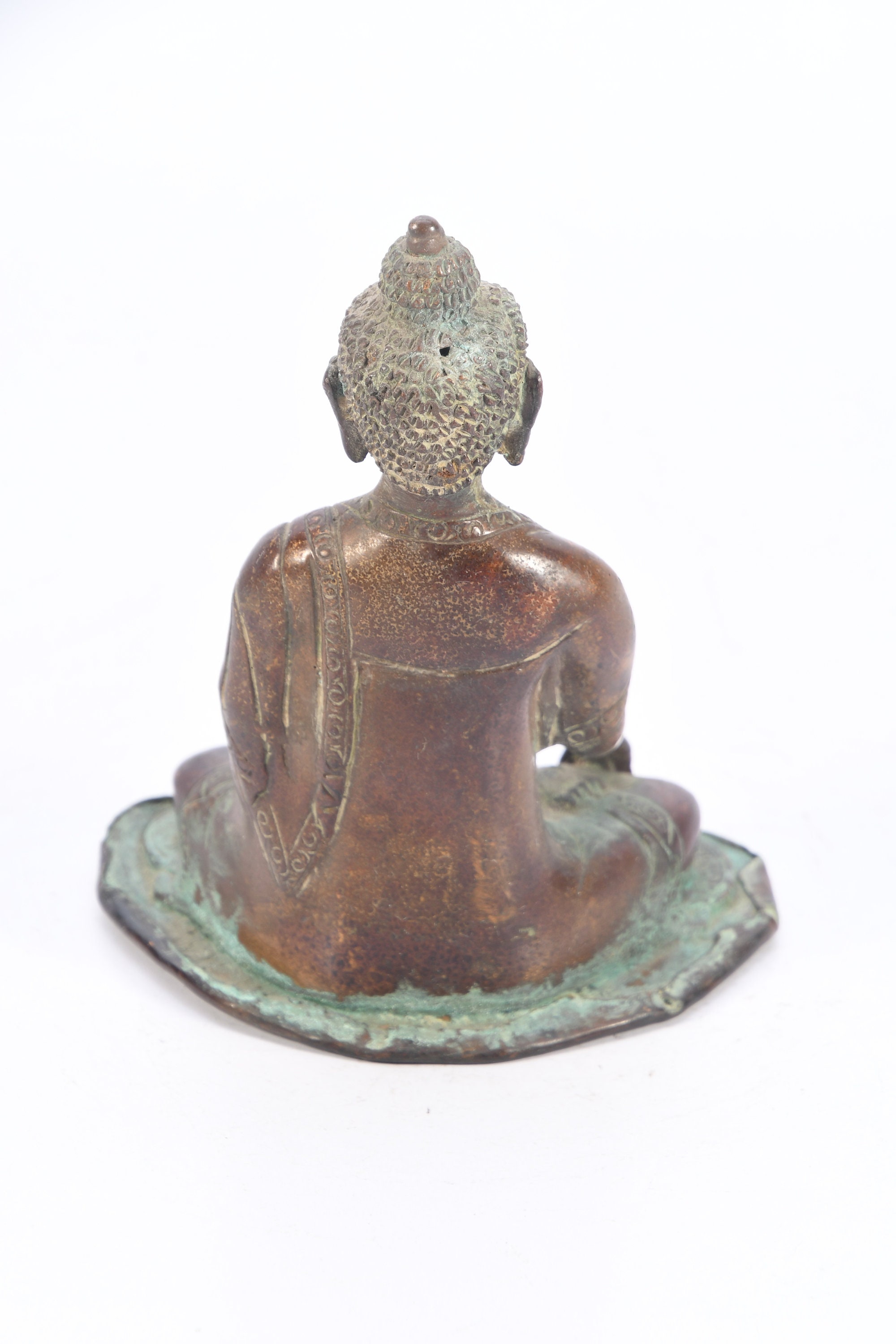 仏像彫刻の金属製瞑想ボウル 仏像彫刻の金属製瞑想ボウル シンギングボウル 仏像彫刻付き 仏像彫刻