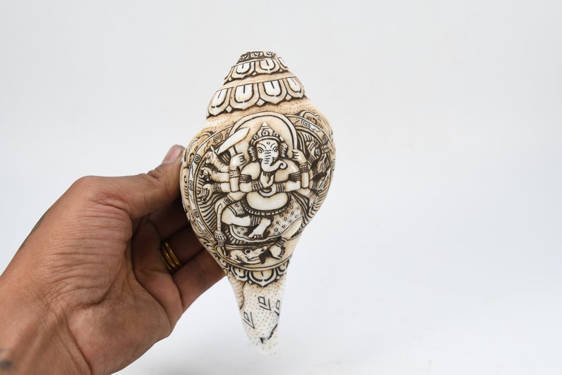 Ganesh carving Tibetan Sankha Conch shell handcrafted master quality natural sound religious vintage Buddhist Sankha decoration Nepal image 1