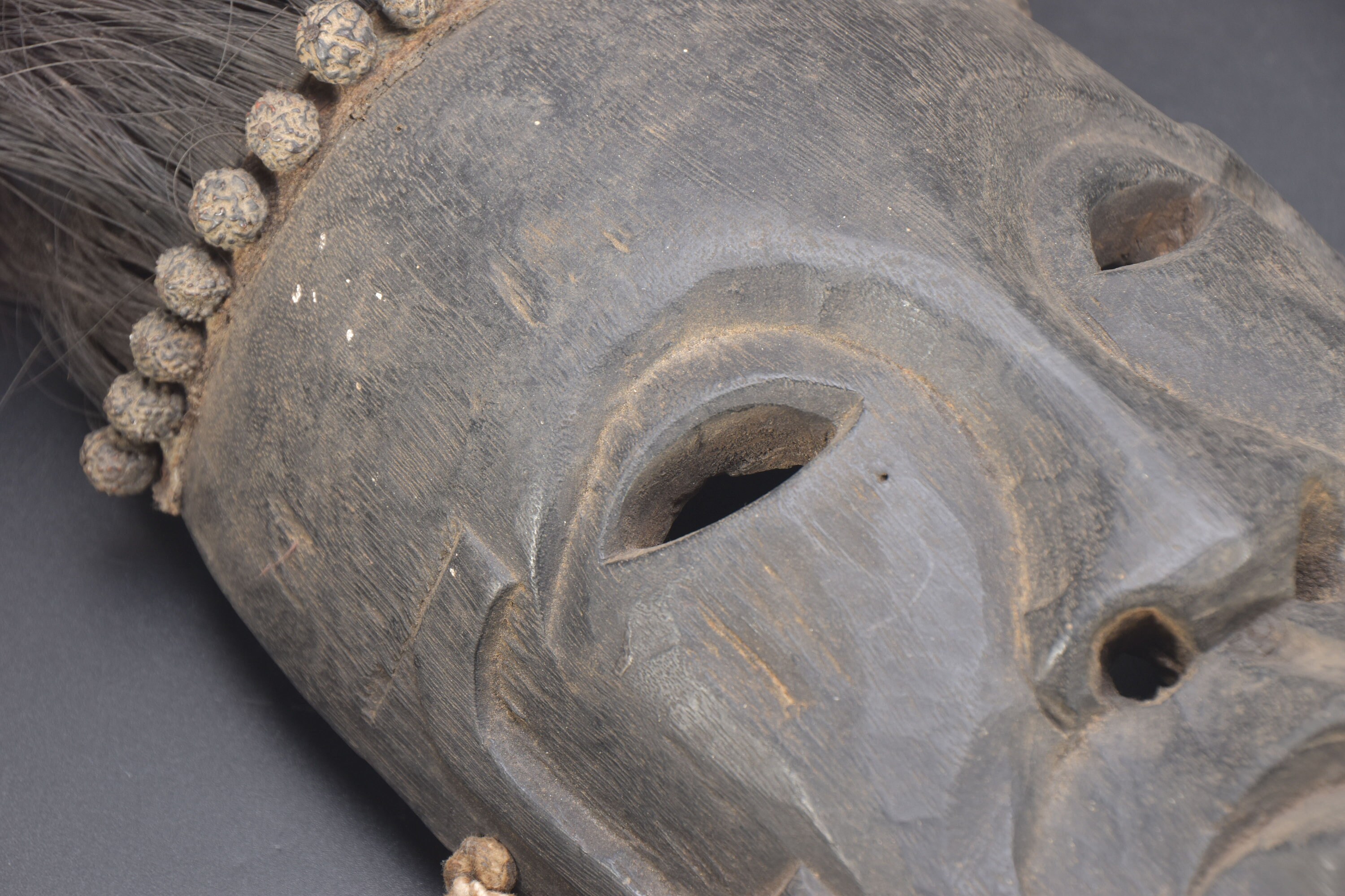 ネパール 呪物 シャーマンマスク 仮面 シェルパ族 タマン族 民間信仰 木彫 タルー族のシャーマンの悪魔払いのマスク、手彫りのネパールの儀式用