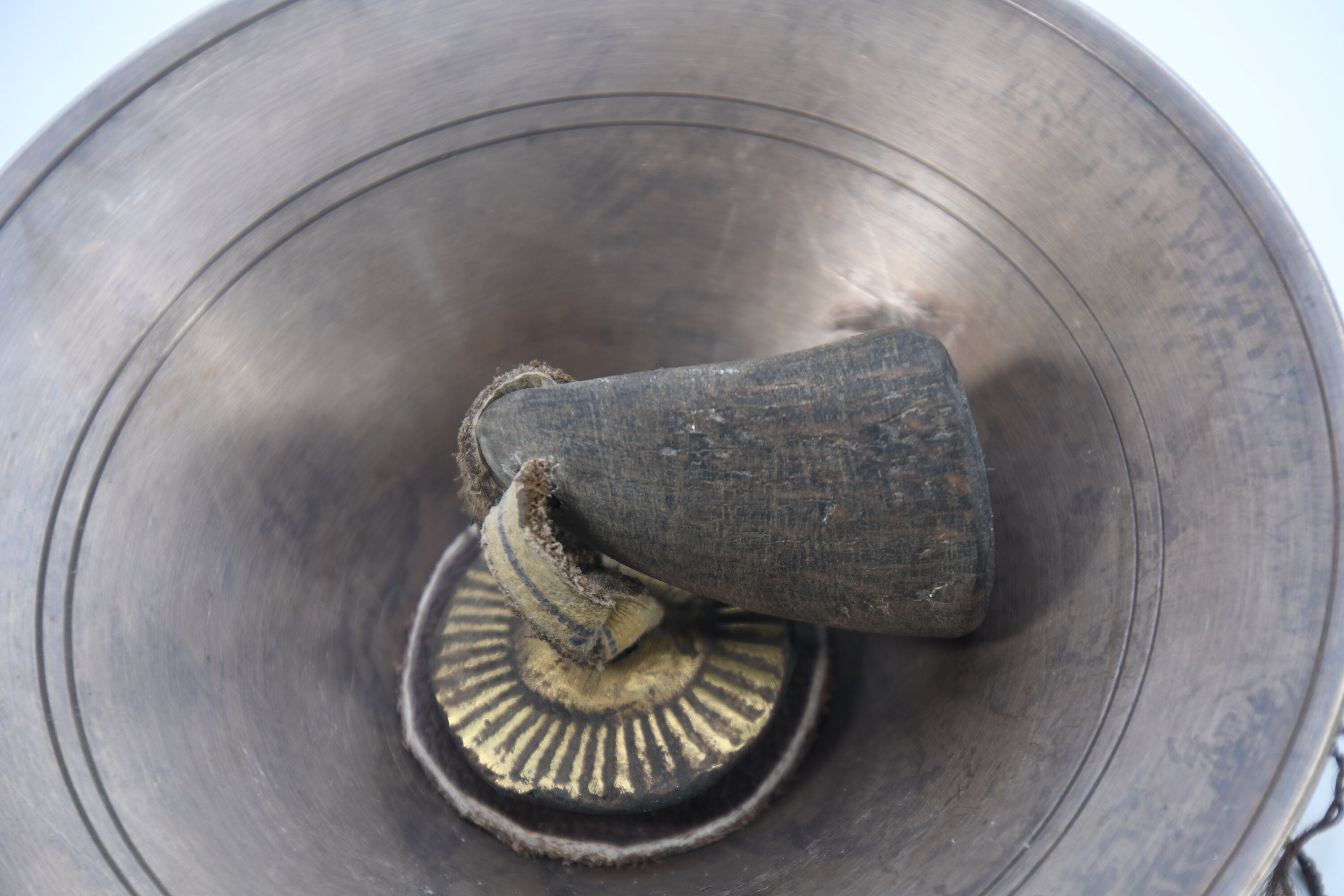 アスタマンガル模様のケース付きチベットティンシャベル、瞑想サウンド