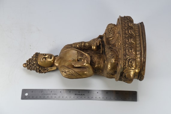 真鍮製の仏像：手作りのゴータマ・シッダールタ像、ネパール - Etsy 日本