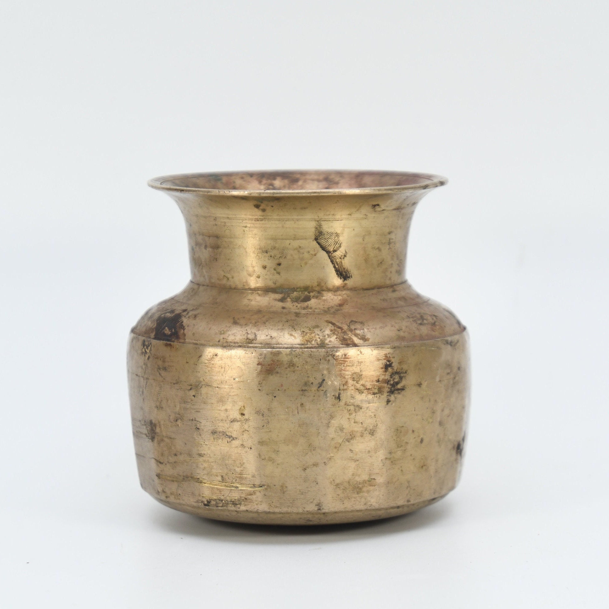 Brass Antique Art Offering Plain Design Water pot Auspicious home decorative Handmade Buddhist Rare Old Antique Ritual Bottle Pot