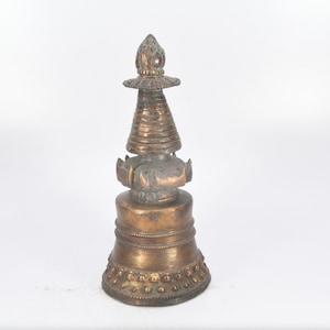 Stupa bouddhiste sacré fabriqué à la main en cuivre : révérence en métal Stupa votif de bouddhas cosmiques de collection antique