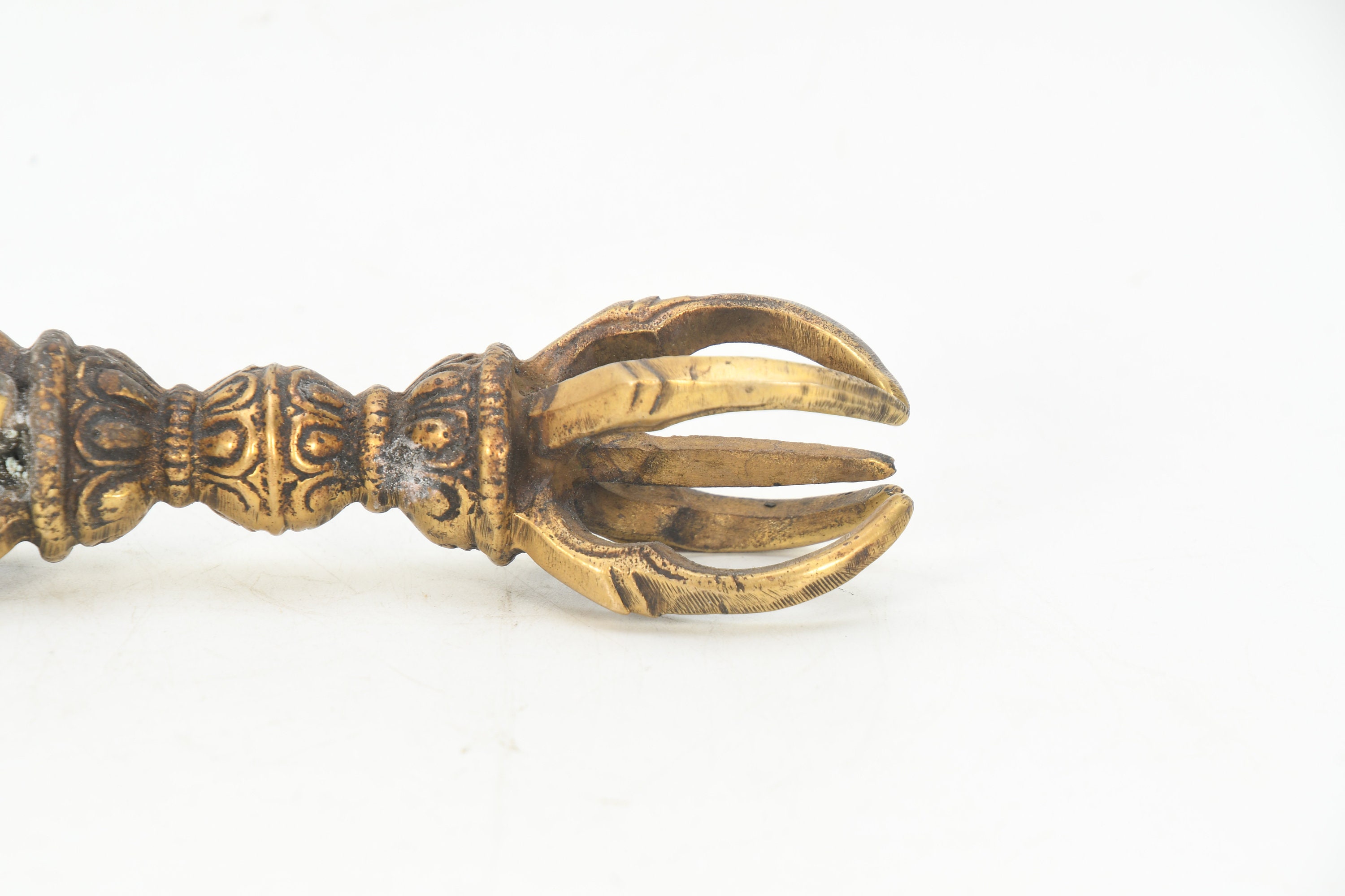 4本爪のお守り ブロンズ 手彫り チベットアンティーク 金剛杵 瞑想