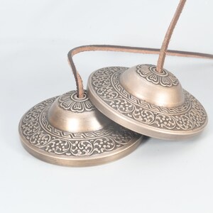 Flowers Carved Antique Handmade Brass Tingsha Traditional Religious Meditation Master Healing Cymbal Chimes Sound Clearing Bell Nepal