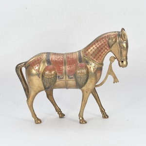Artisan-Crafted Brass Equine Elegance Vibrant Handmade Horse Statue Vintage Home Decorative Craft and Collectives Nepal
