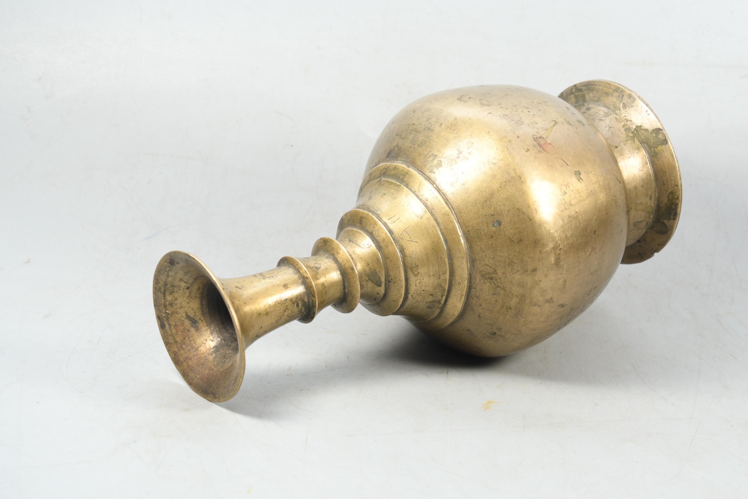 アンティーク真鍮彫刻花瓶 - チベットの手作り民族ポット、タントラ