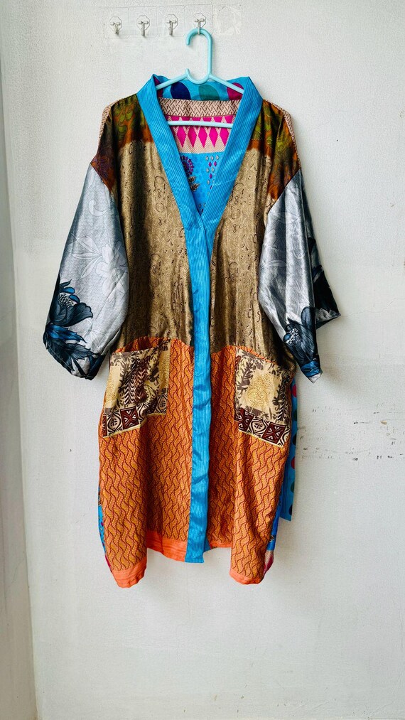 Handmade Vintage Silk Sari Kiminos 1pcs, Upcycled silk sari bath Kimono, Soft Silk Kiminos mix Assorated patchwork robe