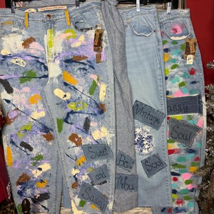 Jean en denim peint à la main et délavé à l'acide, inspiré des peuples libres, Magnolia Jaded Gypsy comme des impertinentes. Taille 16 image 4