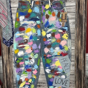 Jean en denim peint à la main et délavé à l'acide, inspiré des peuples libres, Magnolia Jaded Gypsy comme des impertinentes. Taille 16 image 1