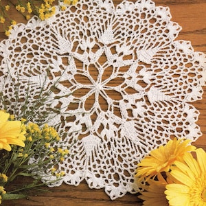 Vintage crochet lace blossom doily pattern