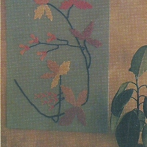 Può includere: Un'opera d'arte incorniciata che presenta un design floreale stilizzato con foglie arancioni, gialle e rosse su uno sfondo verde.