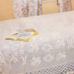 Vintage Crochet Birds and Flowers Bedspread Pattern