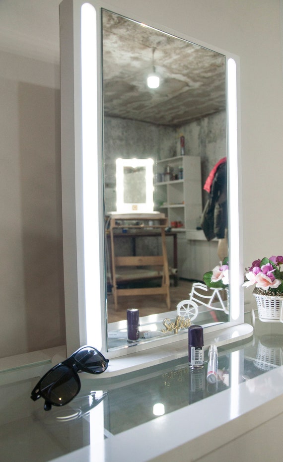 American Style Makeup Mirror Led Lighting Powerful Backlit Size 15 75 Inç X 23 62 Fast