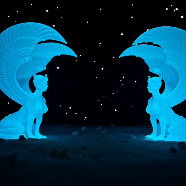 3D-geprinte glow-in-the-Dark-standbeelden van het zuidelijk orakel, geïnspireerd op het oneindige verhaal