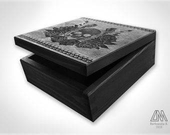 Zwarte, gegraveerde doos met donker motief 16x16cm | Gothic | Gotisch | Schedel | Schedel | Rozen | sieraden doos