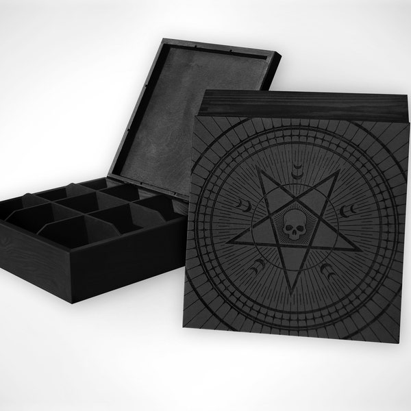 Czarne, grawerowane pudełko z mrocznym motywem 23 x 23 cm z przegródkami | Goth | Gothic | Skull | Czaszka | Róże | Pentagram