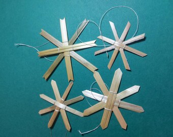 Various straw snowflakes for Christmas