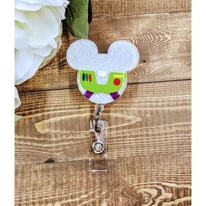 Carretes de insignia de personaje / Titular de identificación de Disney / Space Ranger / Vaquero / Monstruos / Idea de regalo para maestros / Idea de regalo para enfermeras / Idea de regalo pequeña