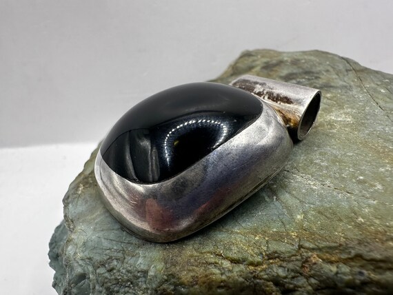 Sterling Silver and Onyx Inlay Pendant 1.75" (186… - image 3