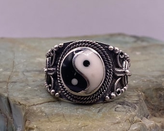 Vintage Sterling Silver Ying Yang Ring sz 8.75 (971)