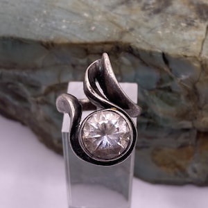 Vintage Sterling Silver and CZ Freeform Solitaire Ring sz 4.5 (988)