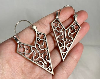 Vintage Sterling Silver Triangular Carved Ear Wire Earrings (1213)