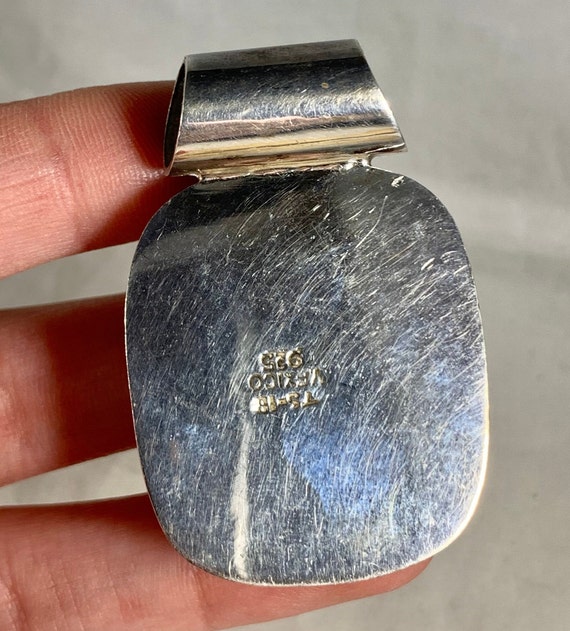 Sterling Silver and Onyx Inlay Pendant 1.75" (186… - image 5